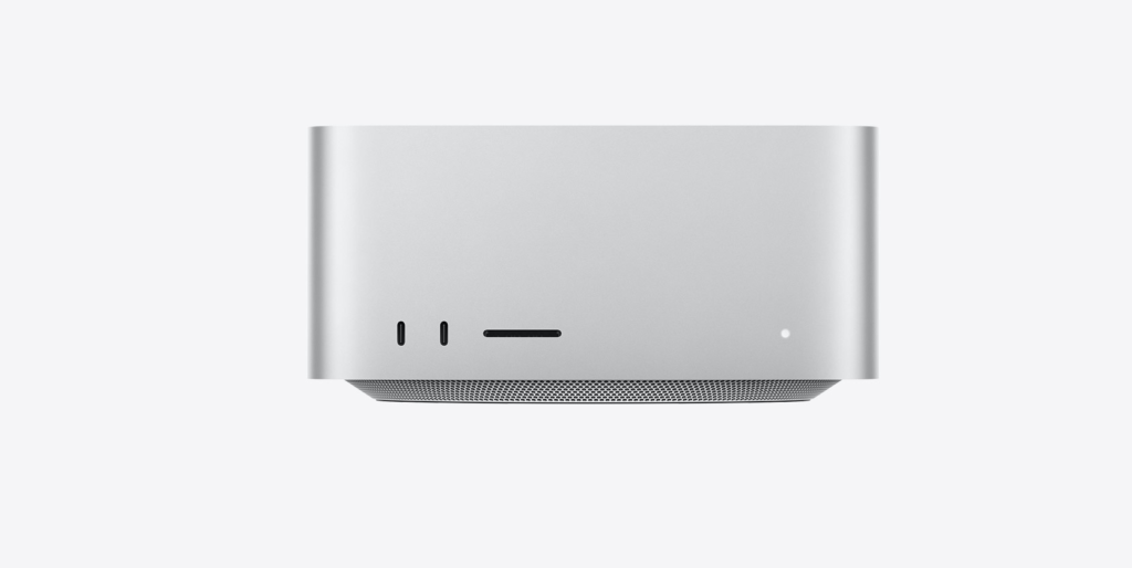 Mac Studio em setup profissional de mesa, sugerindo estação para workloads pesados