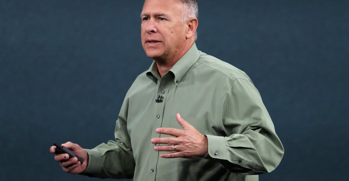 Phil Schiller no palco de um evento da Apple